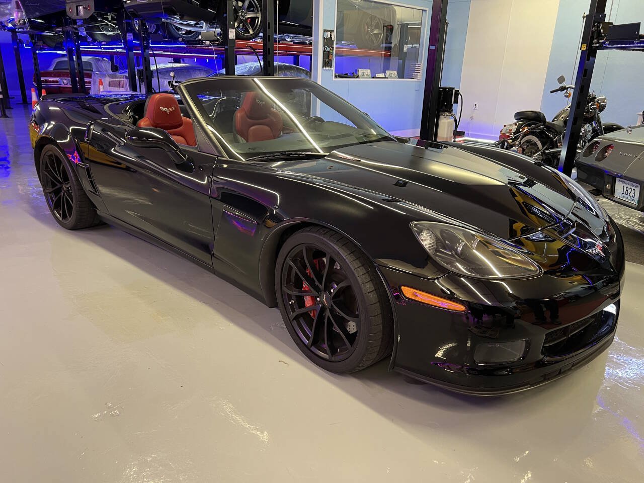 Used 2013 Chevrolet Corvette 427 w/ 1SB Preferred Equipment Group RWD image 2