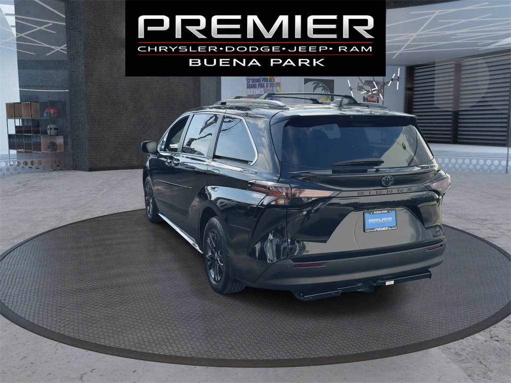 Used 2024 Toyota Sienna XLE Woodland Edition image 6