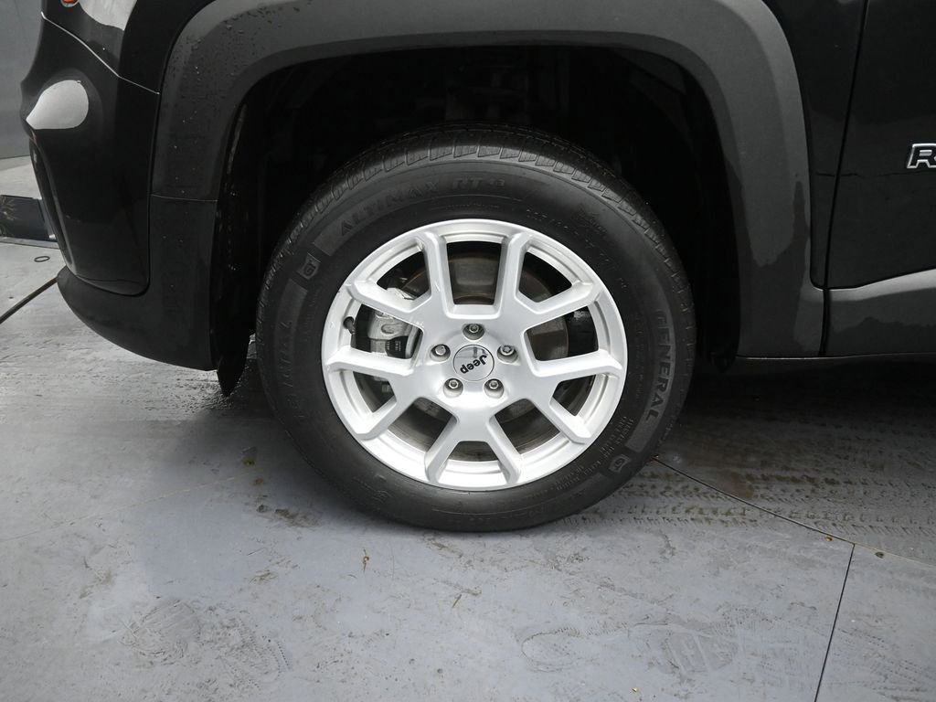 Used 2023 Jeep Renegade Latitude image 13