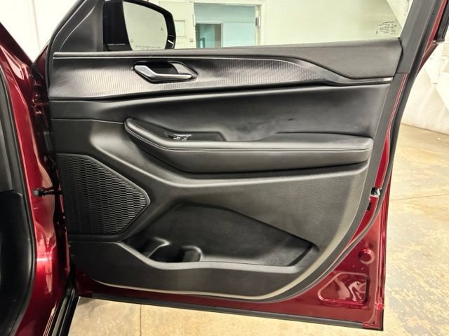 Used 2025 Jeep Grand Cherokee L Altitude RWD image 22
