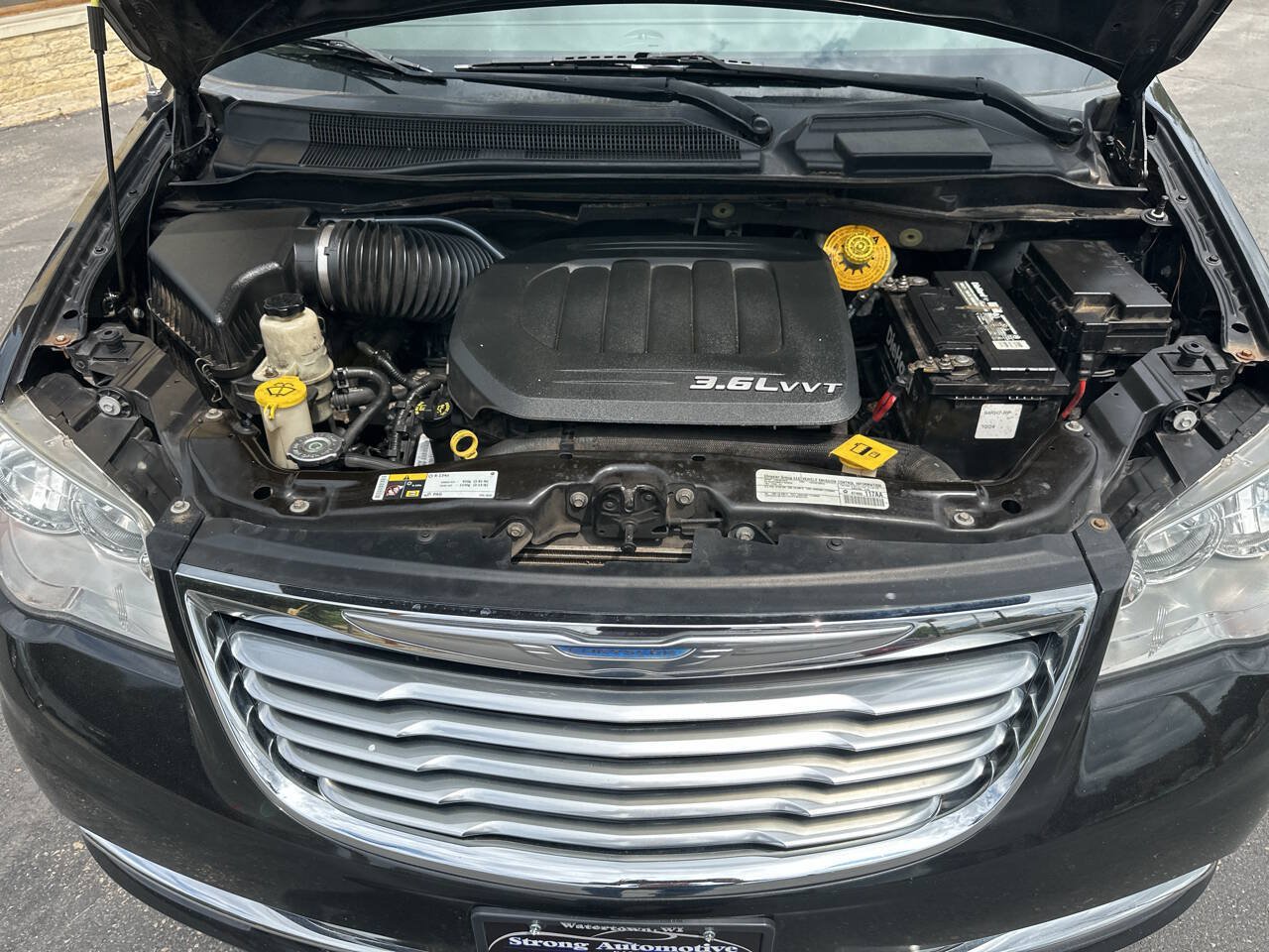 Used 2015 Chrysler Town & Country Touring-L w/ Driver Convenience Group FWD image 23
