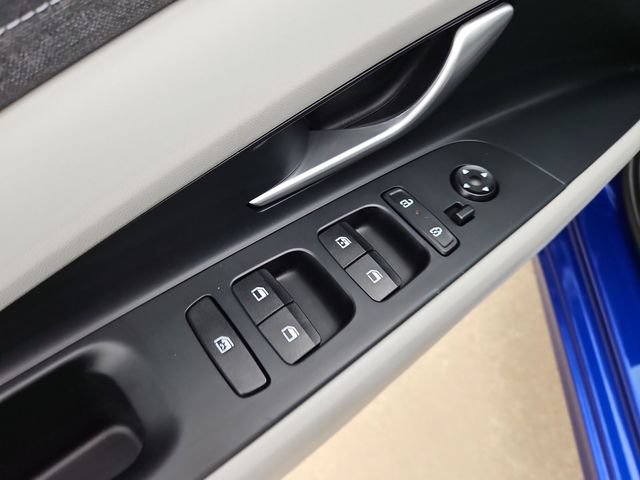Used 2025 Hyundai Elantra Limited FWD image 23
