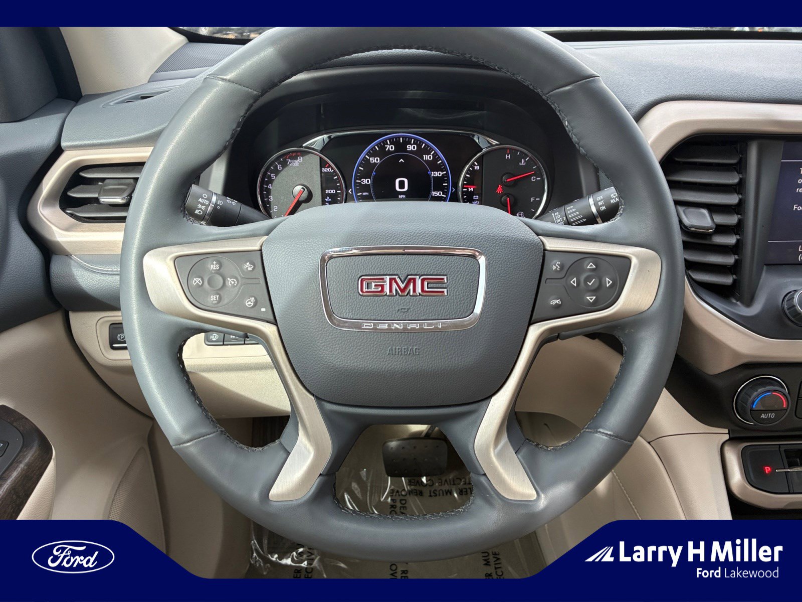 Used 2023 GMC Acadia Denali w/ Denali Ultimate Package image 9