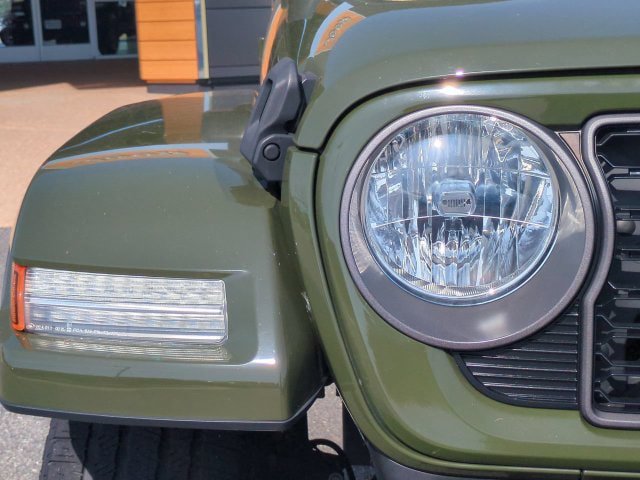 Used 2024 Jeep Wrangler Unlimited w/ Convenience Group AWD/4WD image 10