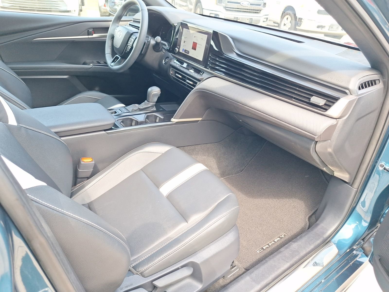 Used 2025 Toyota Camry SE w/ Convenience Package FWD image 31