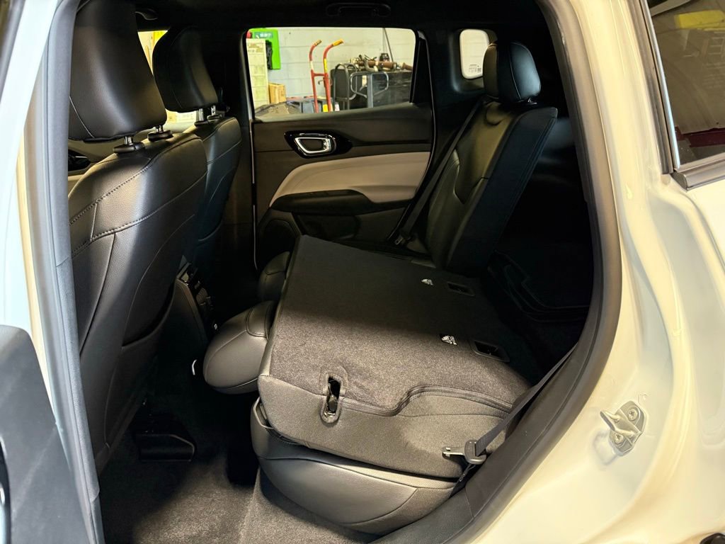 Used 2025 Jeep Compass Limited AWD/4WD image 26