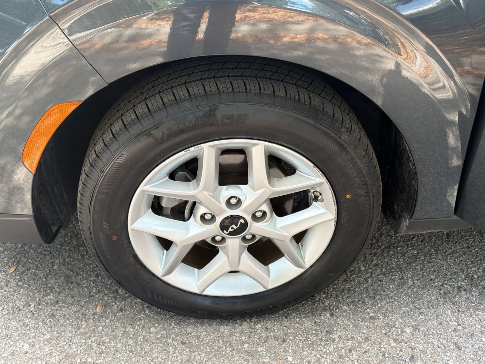 Used 2025 Kia Soul LX w/ LX Technology Package FWD image 27