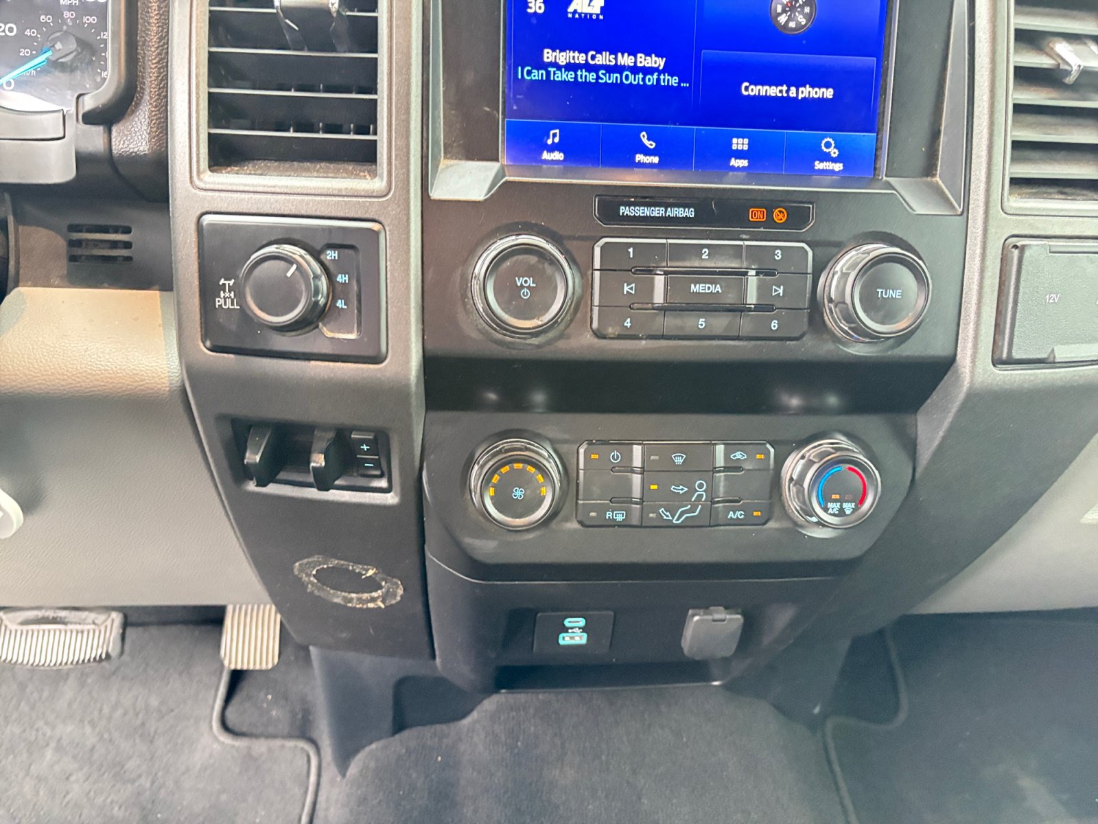 Used 2020 Ford F250 XL w/ STX Appearance Package AWD/4WD image 19