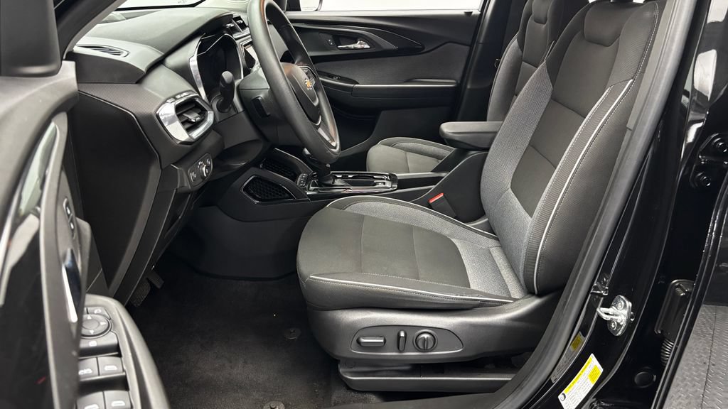 Used 2023 Chevrolet TrailBlazer LT AWD/4WD image 10