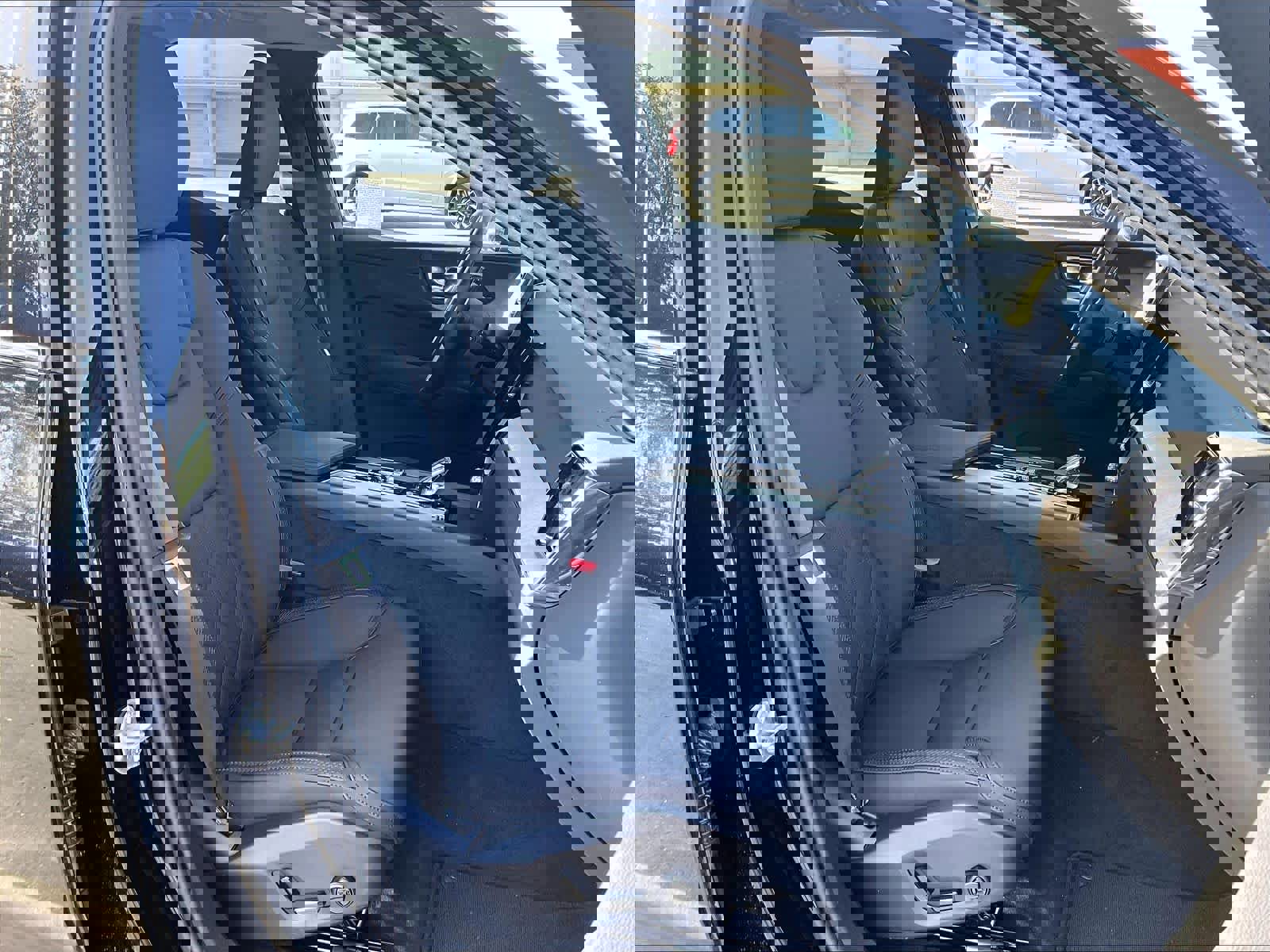 Used 2026 Volvo XC60 T8 Plus w/ Climate Package image 10