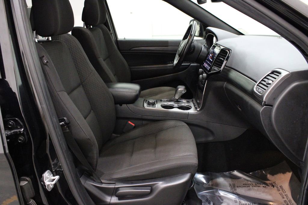 Used 2019 Jeep Grand Cherokee Laredo image 17