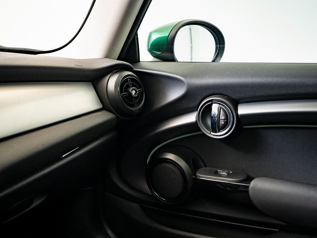 Used 2023 MINI Cooper 2-Door Hardtop image 33