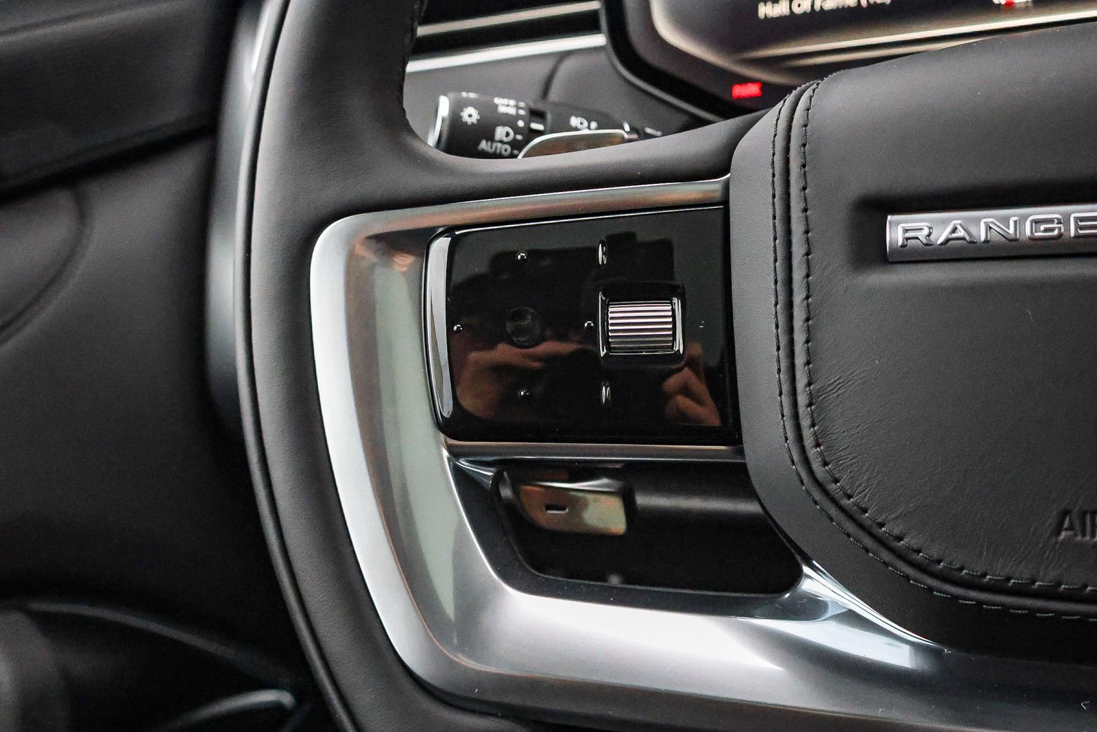 New 2026 Land Rover Range Rover SE image 37