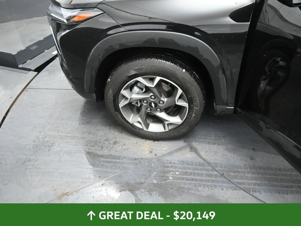 Used 2025 Chevrolet Trax LT image 15