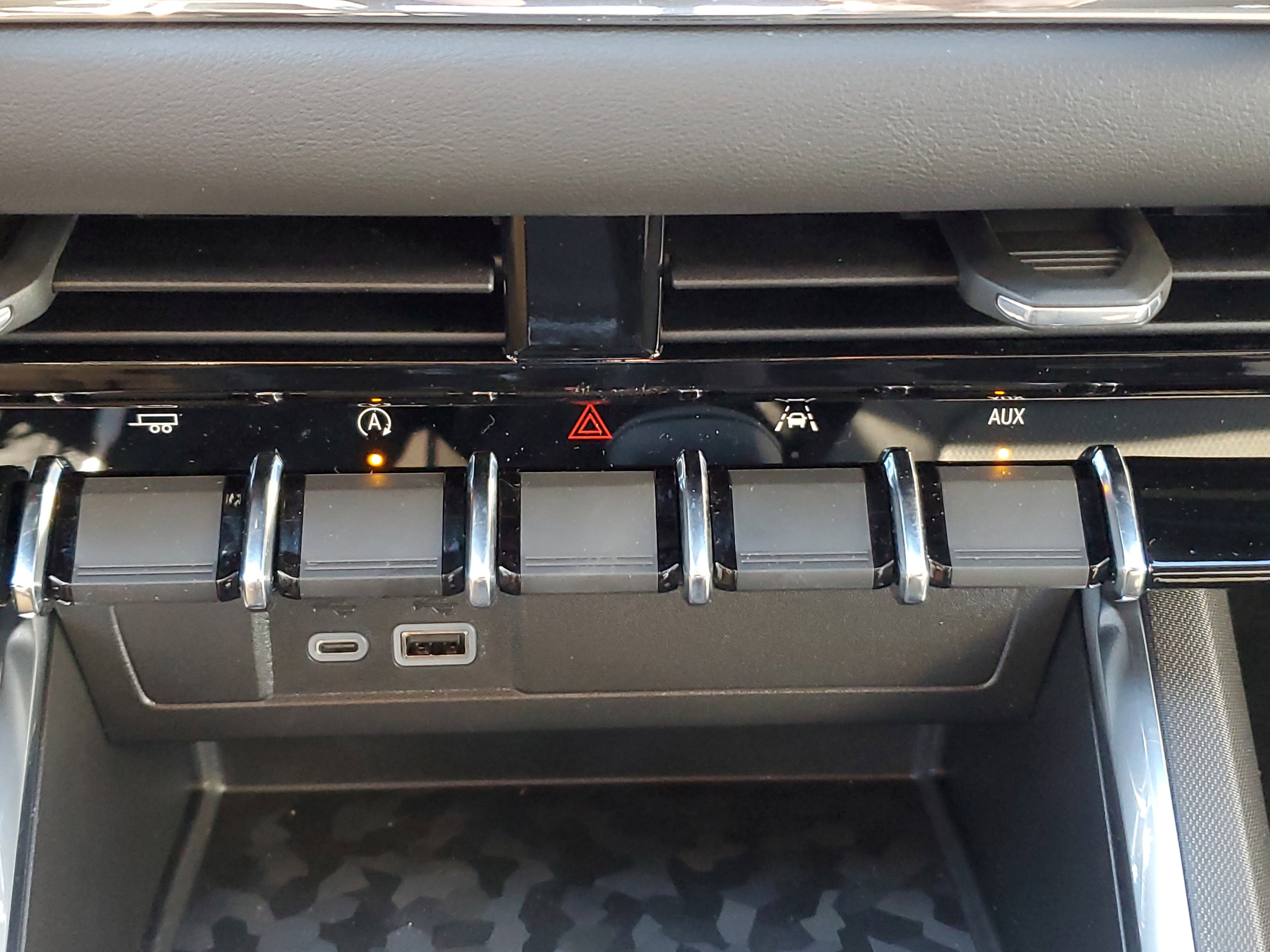 New 2025 GMC Canyon Elevation image 25