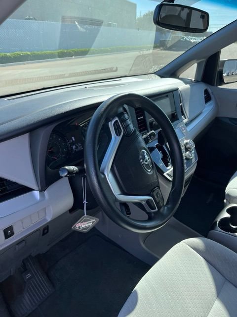 Used 2017 Toyota Sienna LE FWD image 14