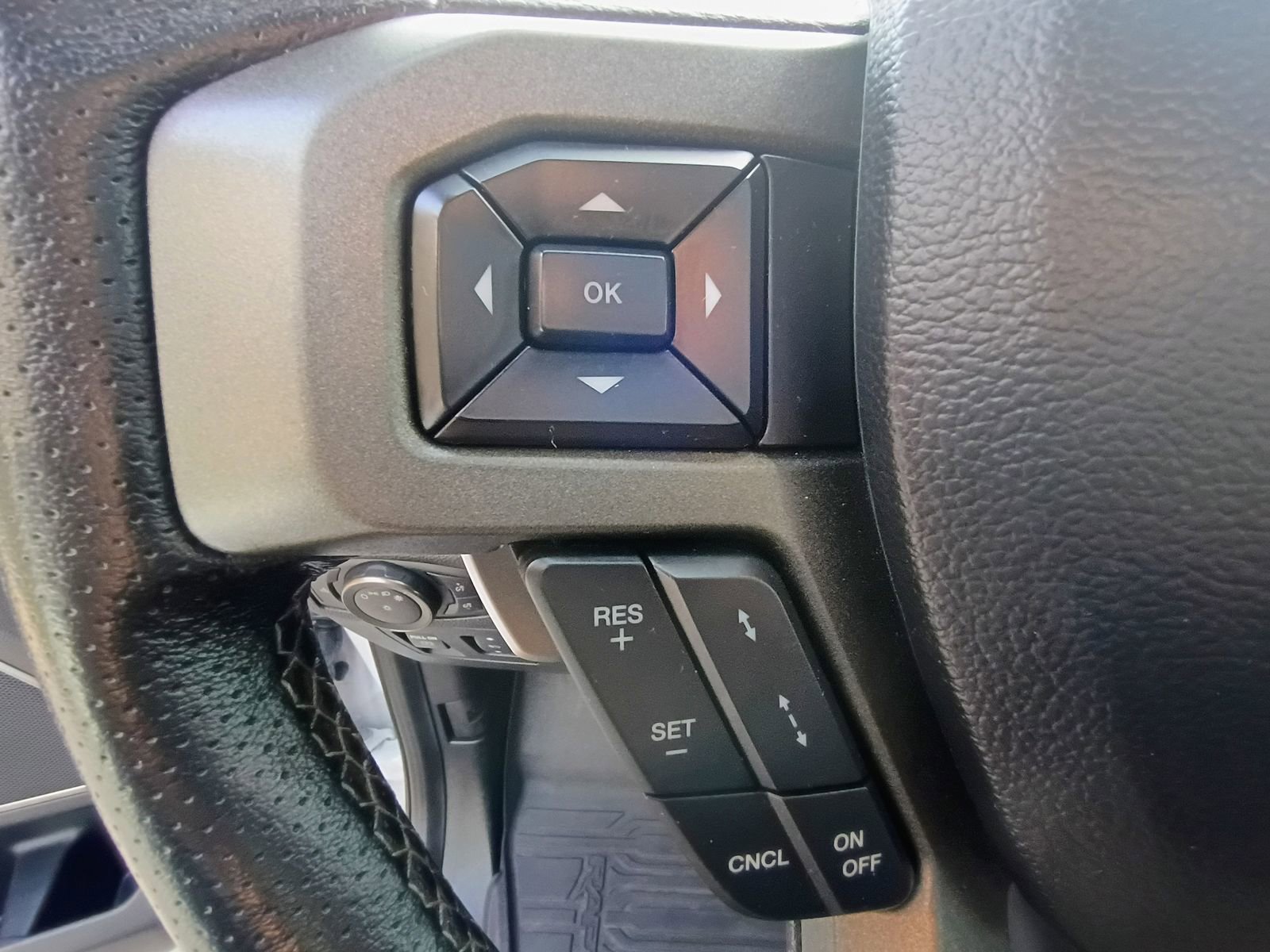 Used 2020 Ford F150 Raptor w/ Equipment Group 802A Luxury image 17