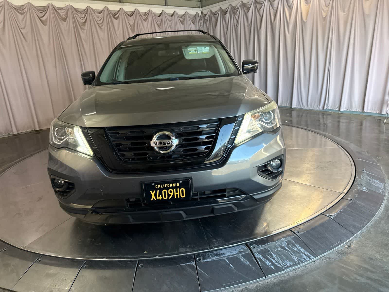 Used 2018 Nissan Pathfinder SL w/ Midnight Edition Package FWD image 2