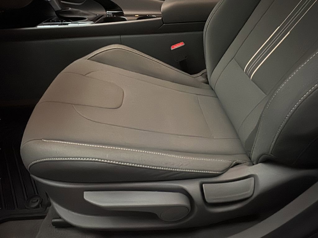 Used 2025 Hyundai Elantra SEL image 10