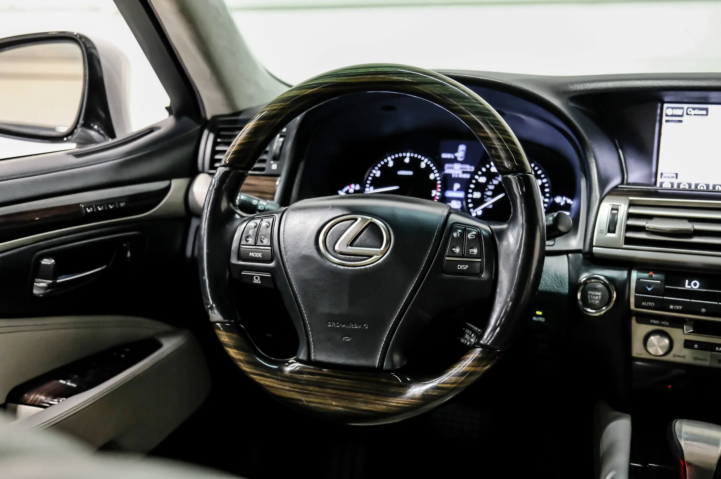 Used 2015 Lexus LS 460 L RWD image 24