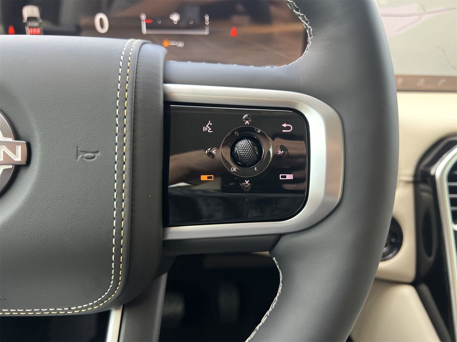 New 2025 Nissan Armada Platinum Reserve image 11