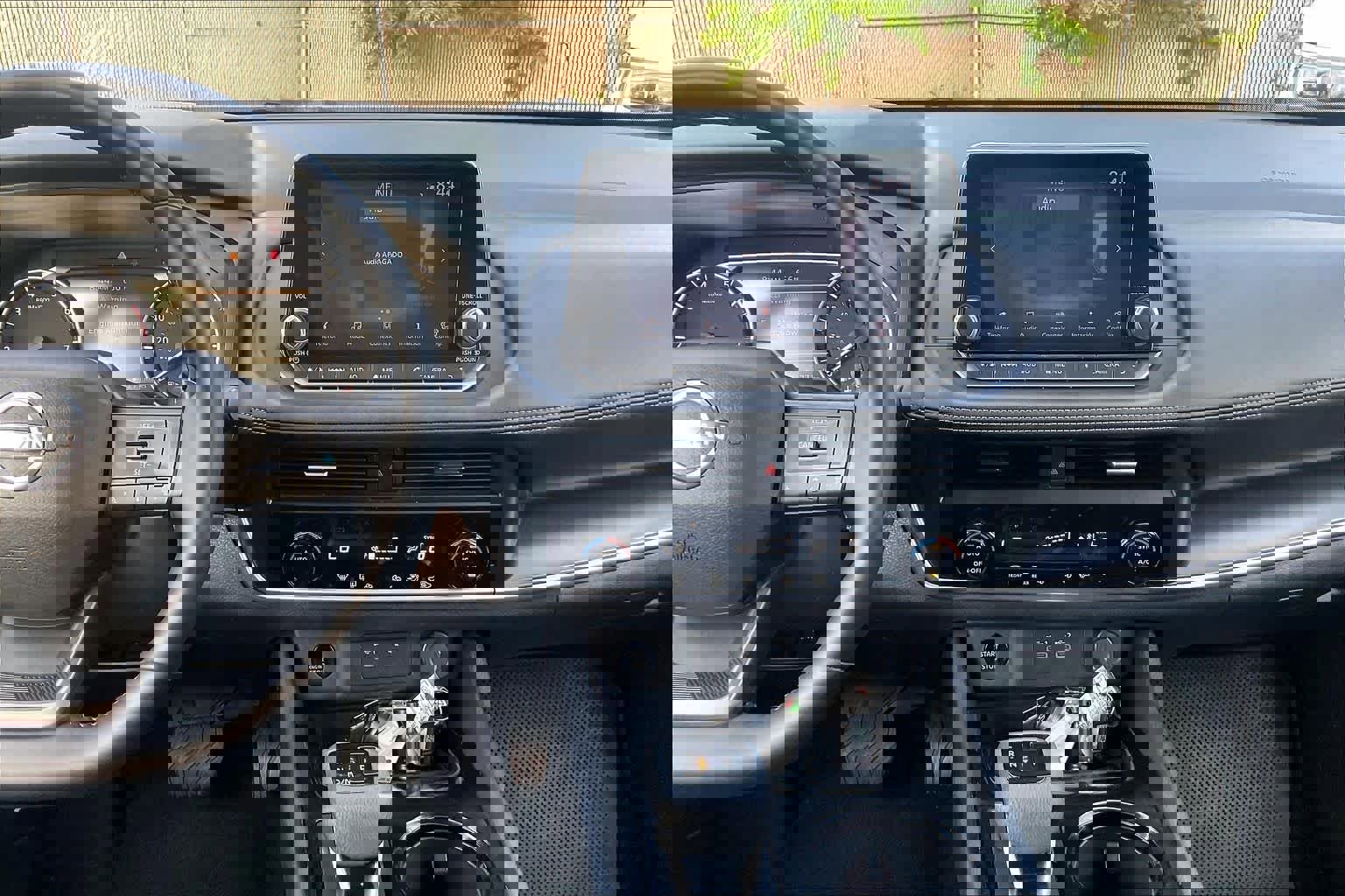 Used 2025 Nissan Rogue SV image 7