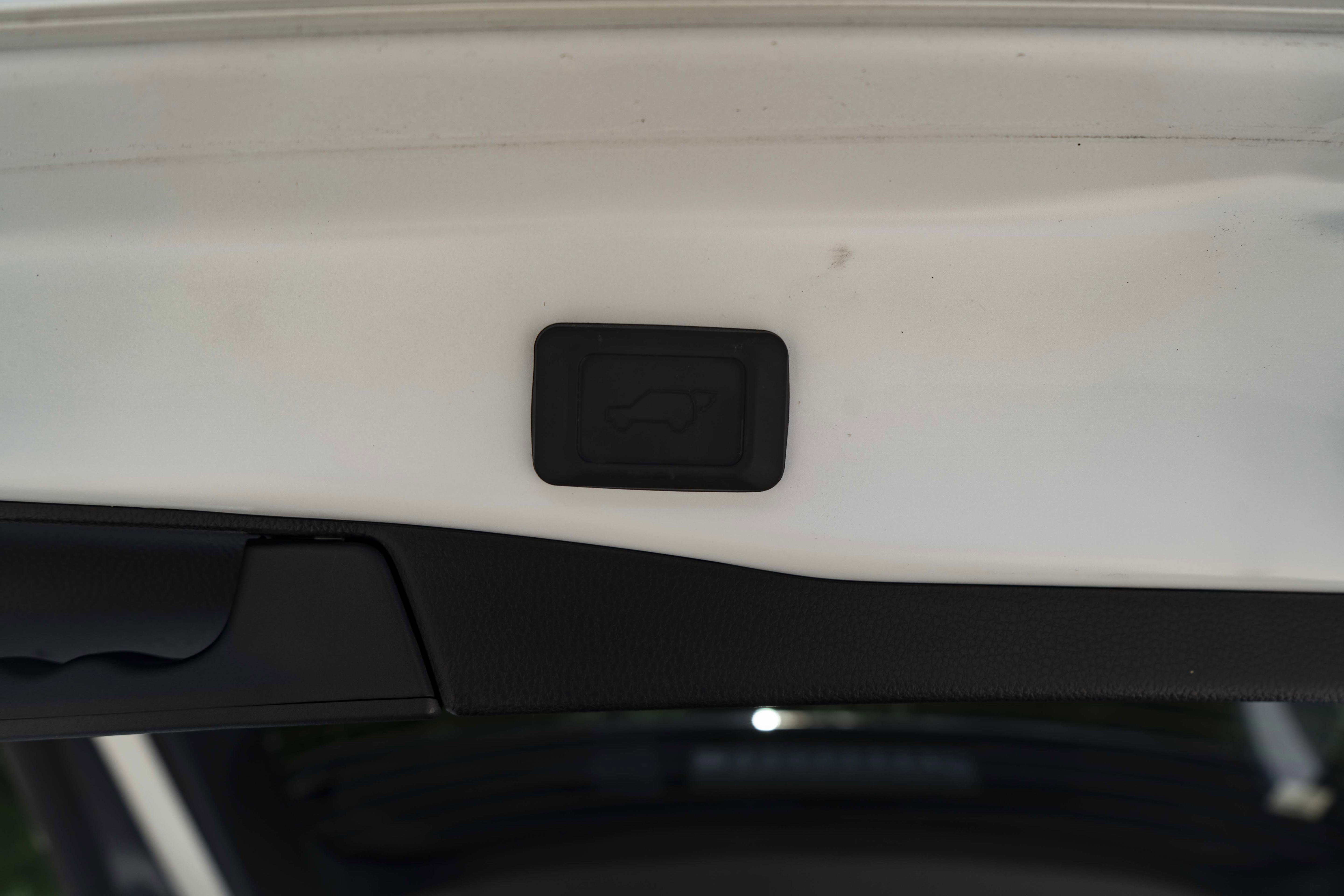 Used 2025 Toyota RAV4 XSE w/ Weather Package image 42