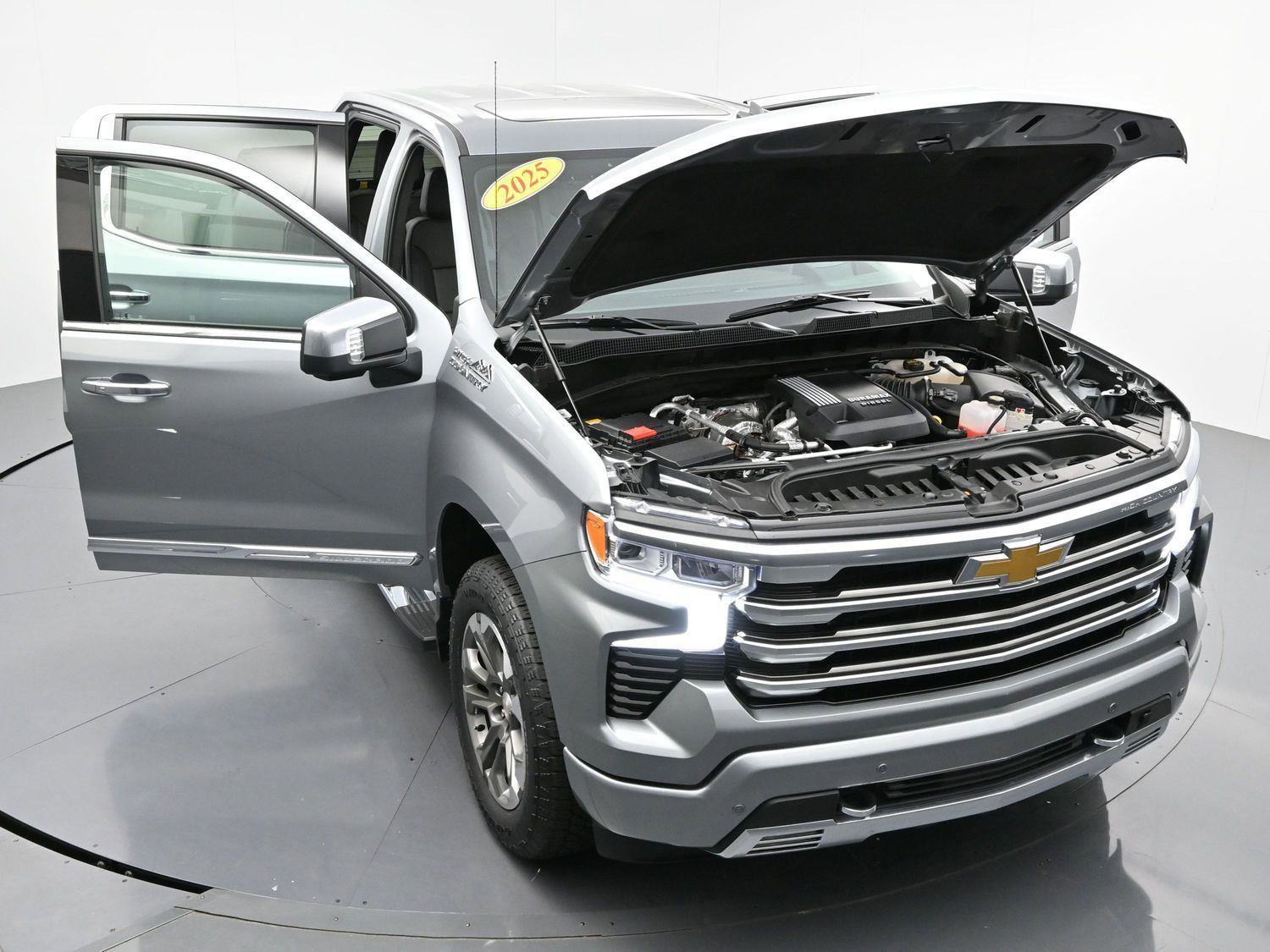 Used 2025 Chevrolet Silverado 1500 High Country w/ Technology Package AWD/4WD image 45