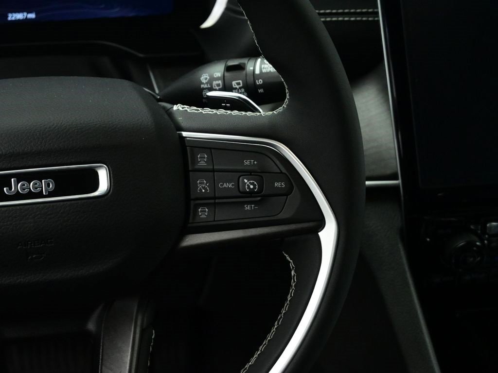 Used 2024 Jeep Grand Cherokee L Limited w/ Luxury Tech Group II image 5