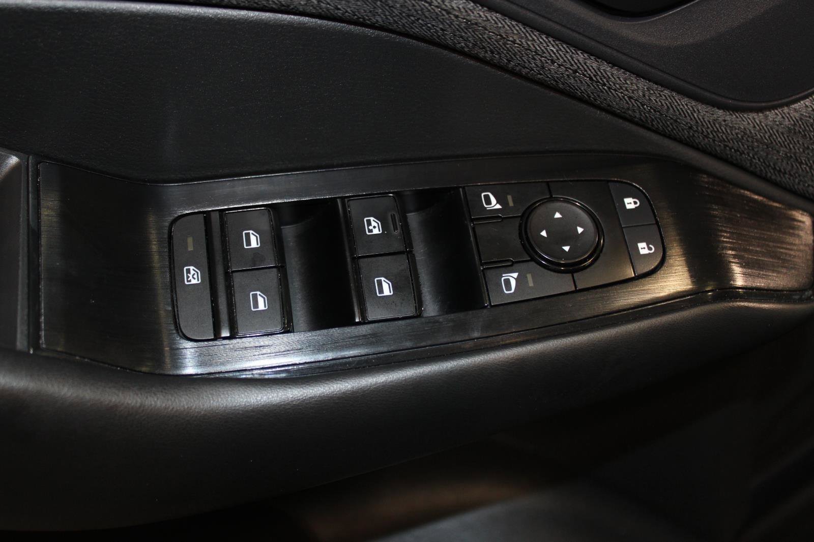 Used 2023 Nissan Rogue S image 42