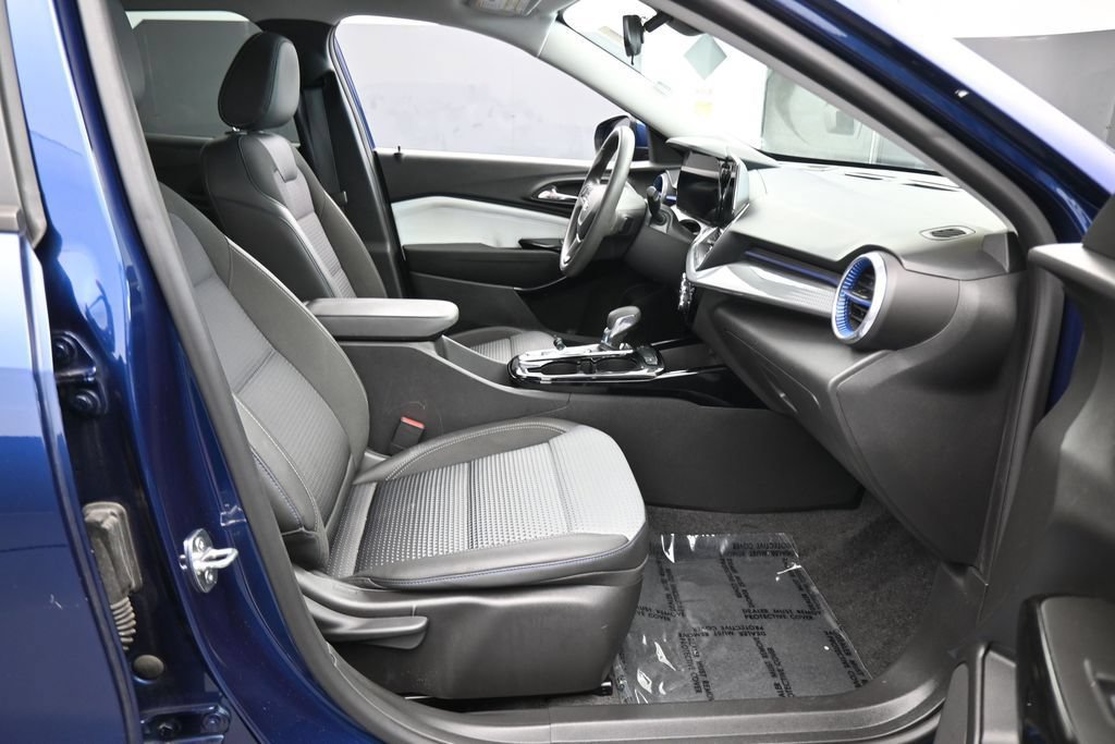 Used 2024 Chevrolet Trax LT FWD image 36