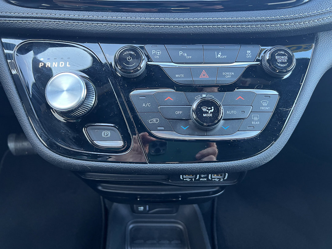 Used 2024 Chrysler Pacifica Limited image 25