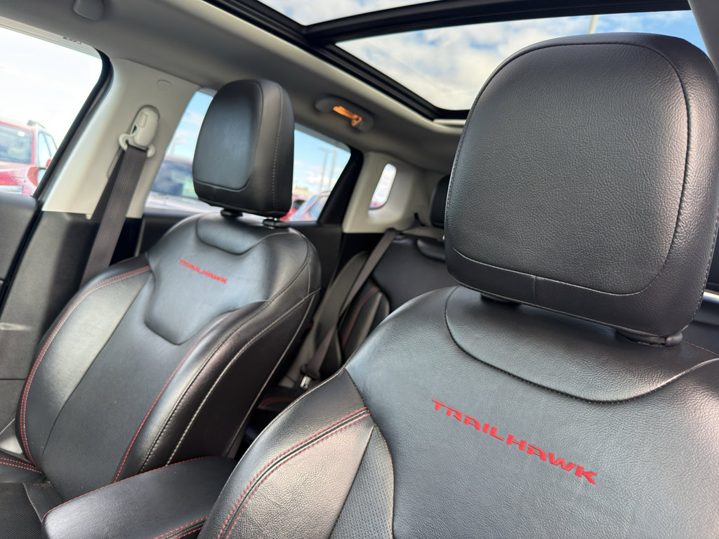 Used 2019 Jeep Compass Trailhawk w/ Leather Interior Group AWD/4WD image 27