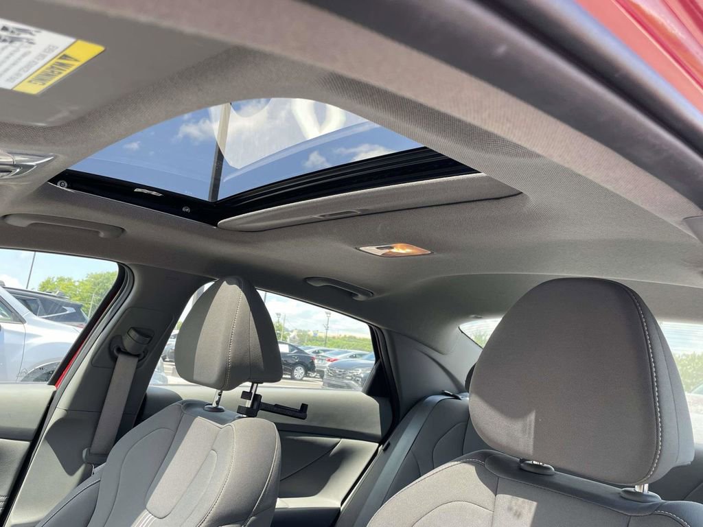 Certified 2025 Hyundai Elantra SEL FWD image 15