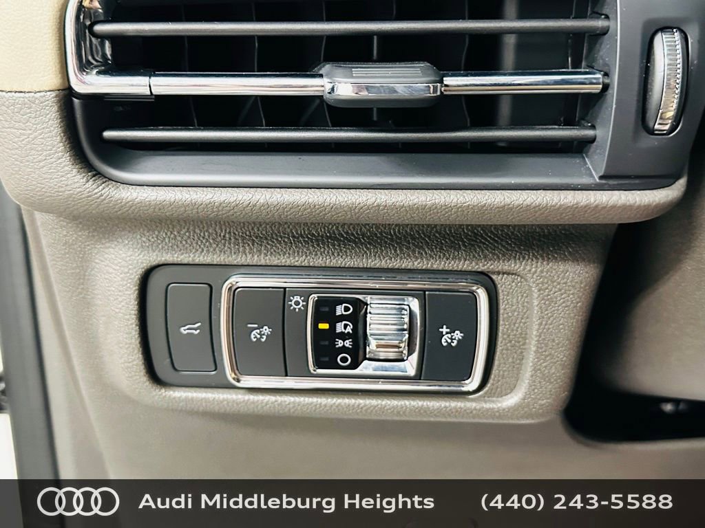 Used 2022 Lincoln Corsair Reserve w/ Equipment Group 201A AWD/4WD image 14