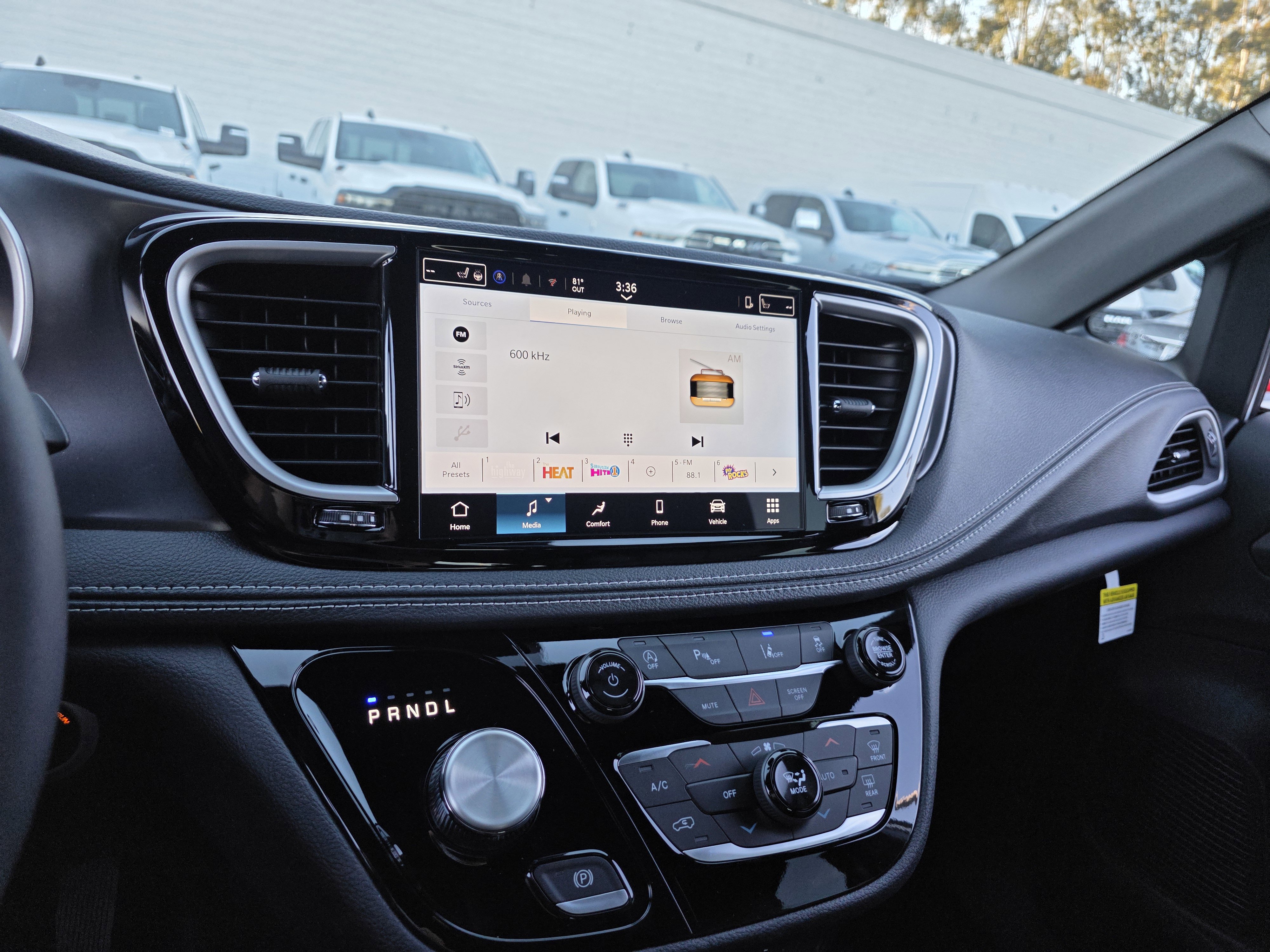 New 2026 Chrysler Pacifica Select image 10