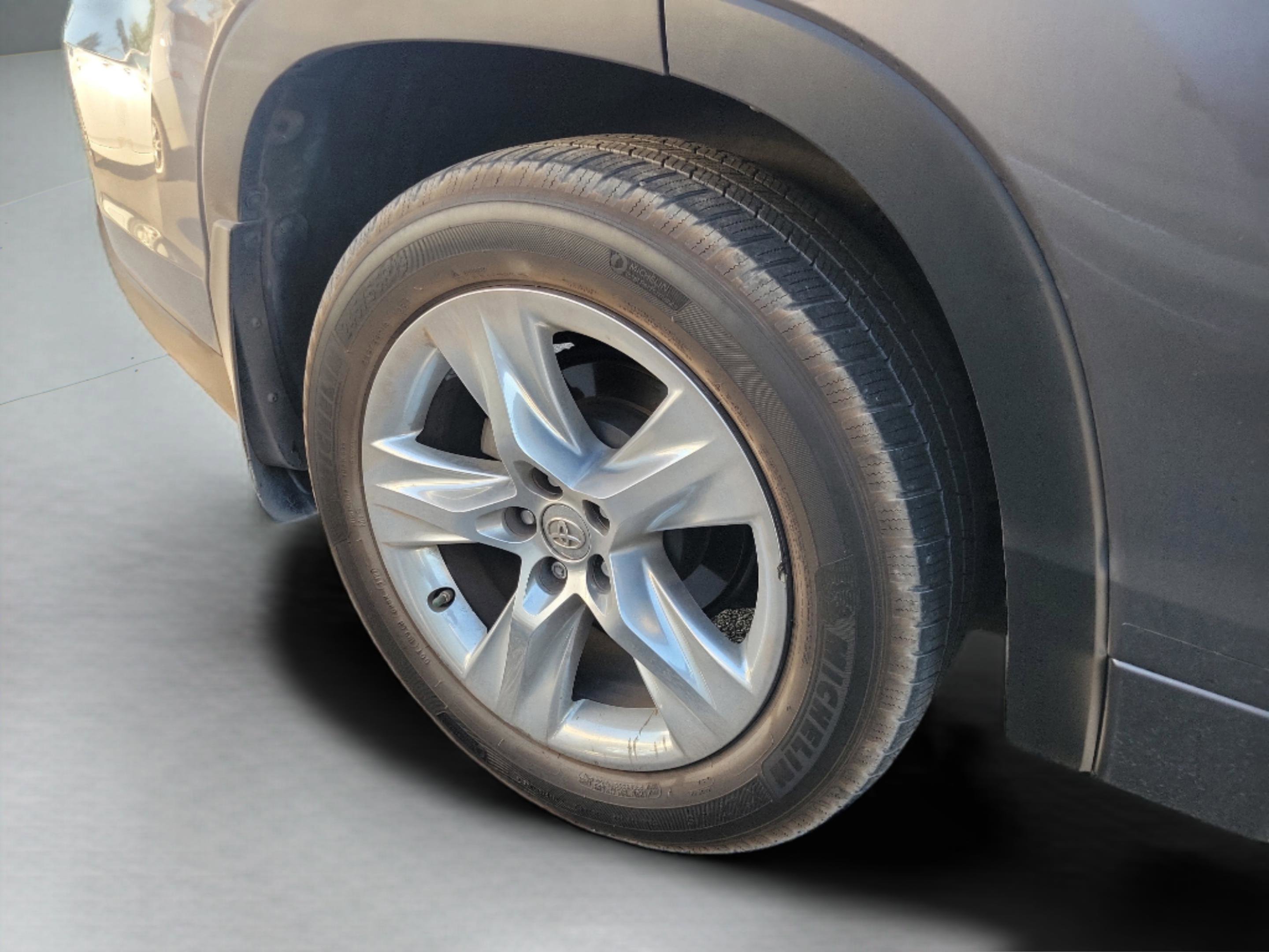 Used 2015 Toyota Highlander Limited Platinum AWD/4WD image 19