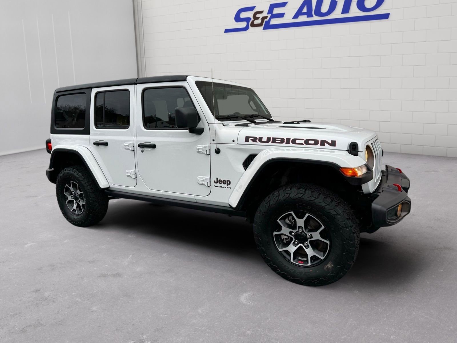 Used 2023 Jeep Wrangler Unlimited Rubicon AWD/4WD image 6
