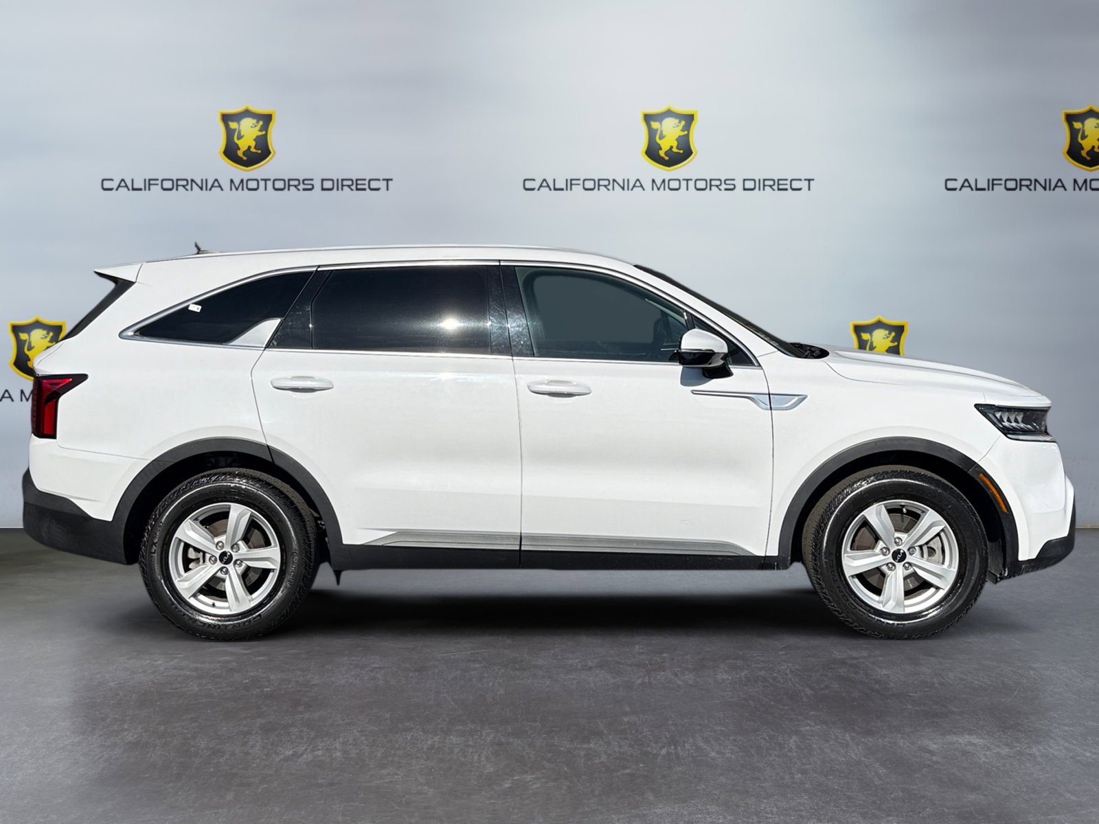 Used 2023 Kia Sorento LX image 6