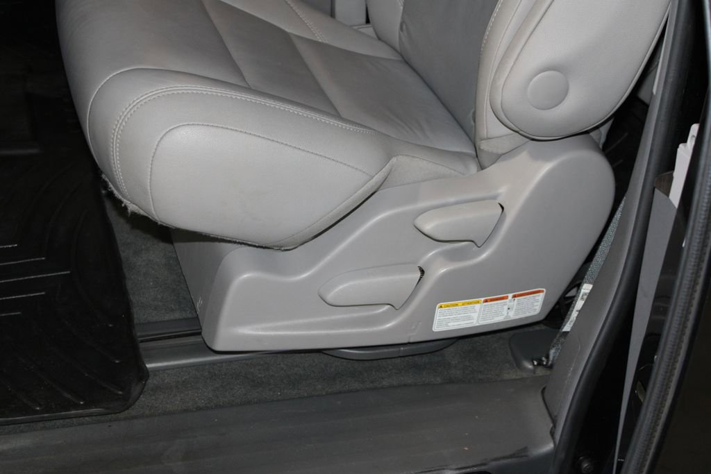 Used 2017 Toyota Sienna XLE Premium image 16