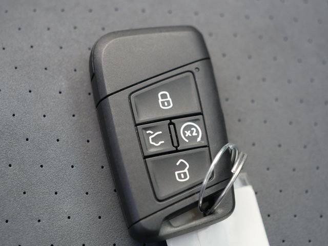 Certified 2025 Volkswagen Jetta SE FWD image 36