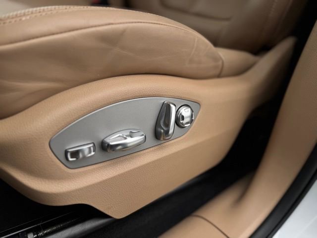 Certified 2025 Porsche Macan image 15