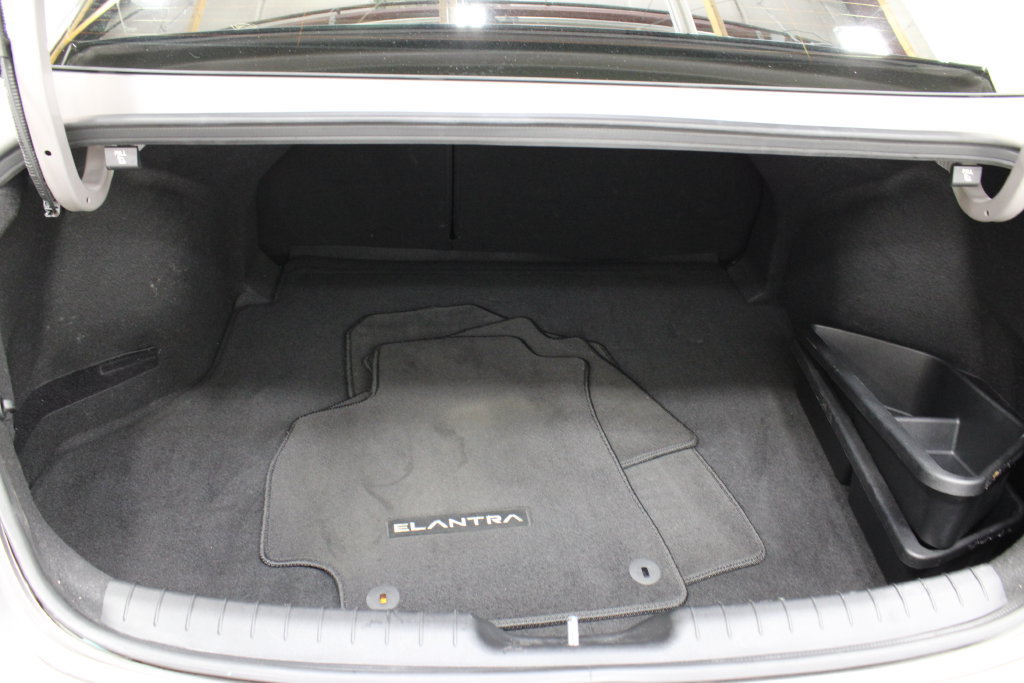 Used 2024 Hyundai Elantra Limited FWD image 31