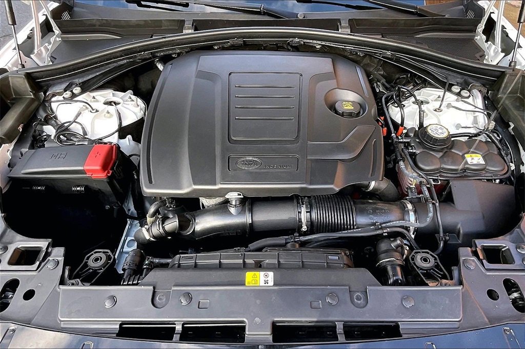 Certified 2025 Land Rover Range Rover Velar Dynamic SE image 30