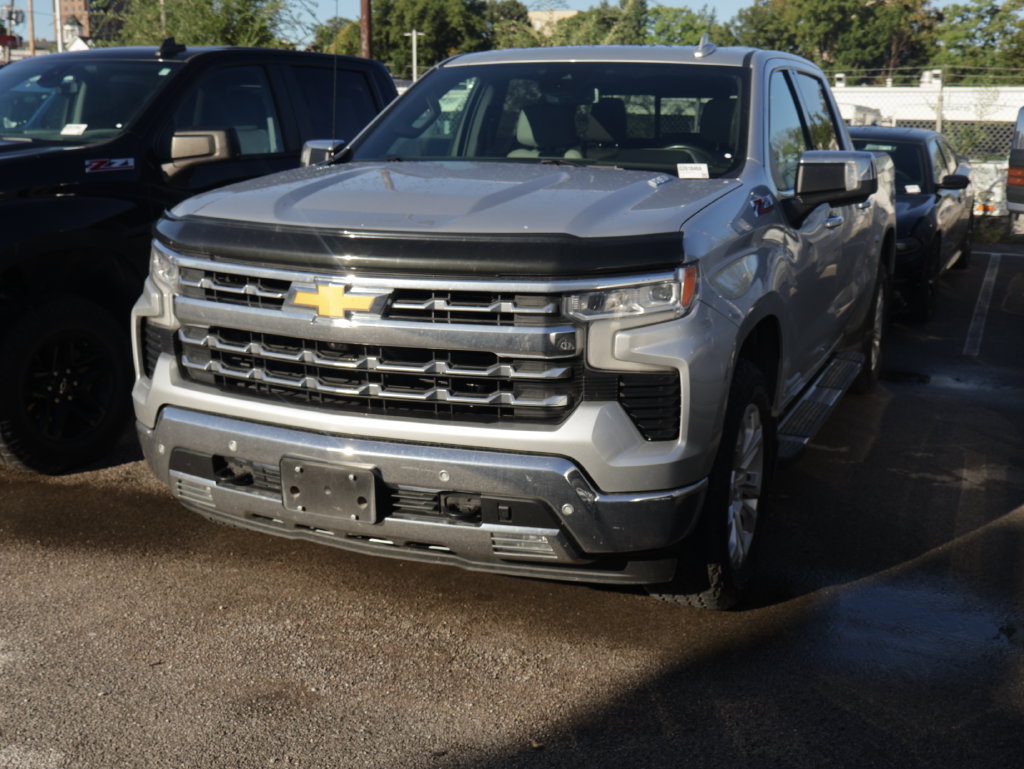 Used 2022 Chevrolet Silverado 1500 LTZ w/ LTZ Premium Package AWD/4WD image 16