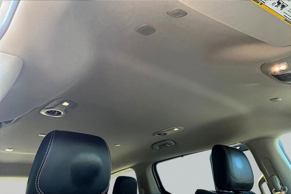 Used 2023 Chrysler Pacifica Touring-L image 28