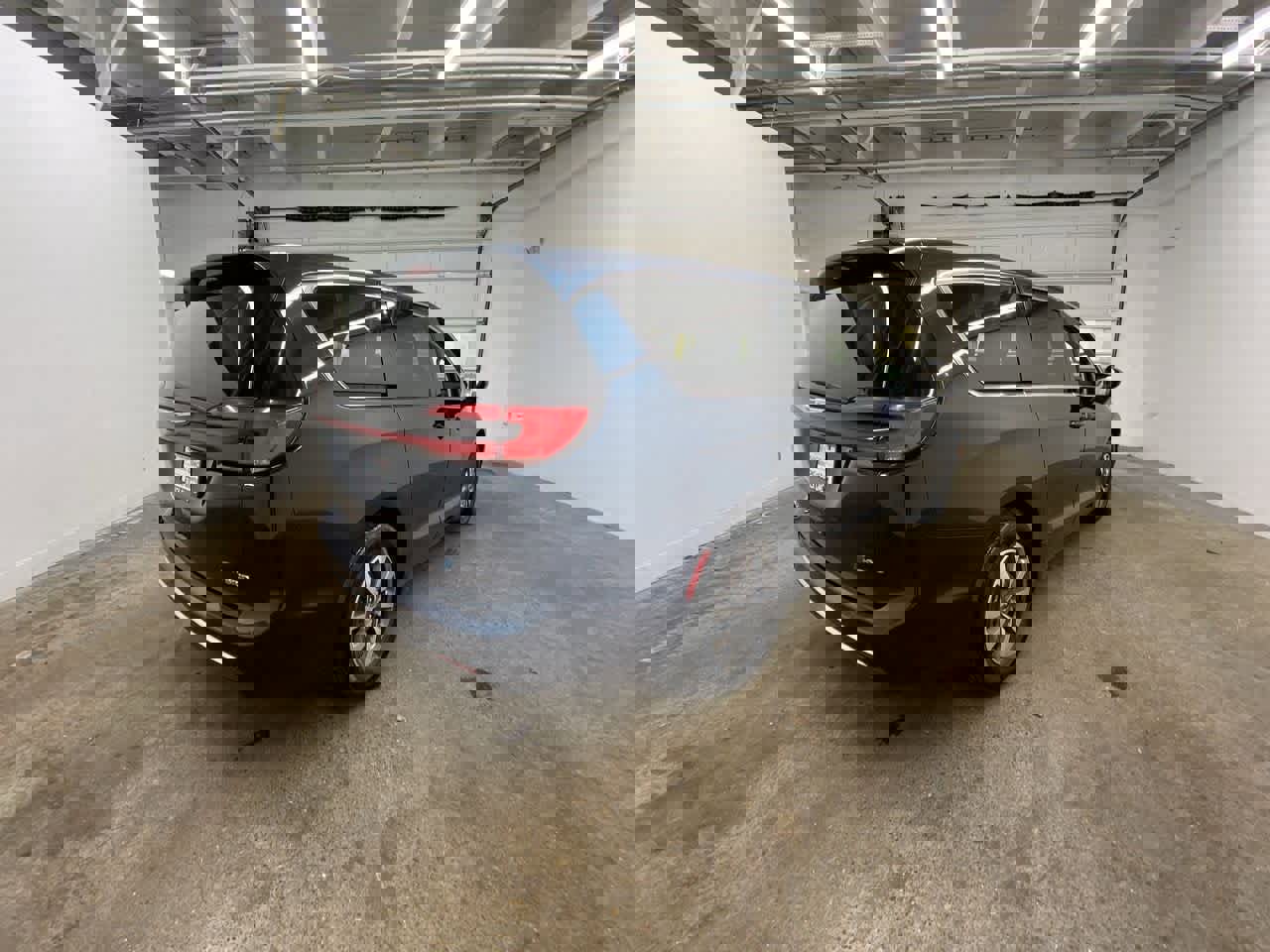 Used 2023 Chrysler Pacifica Touring-L image 6