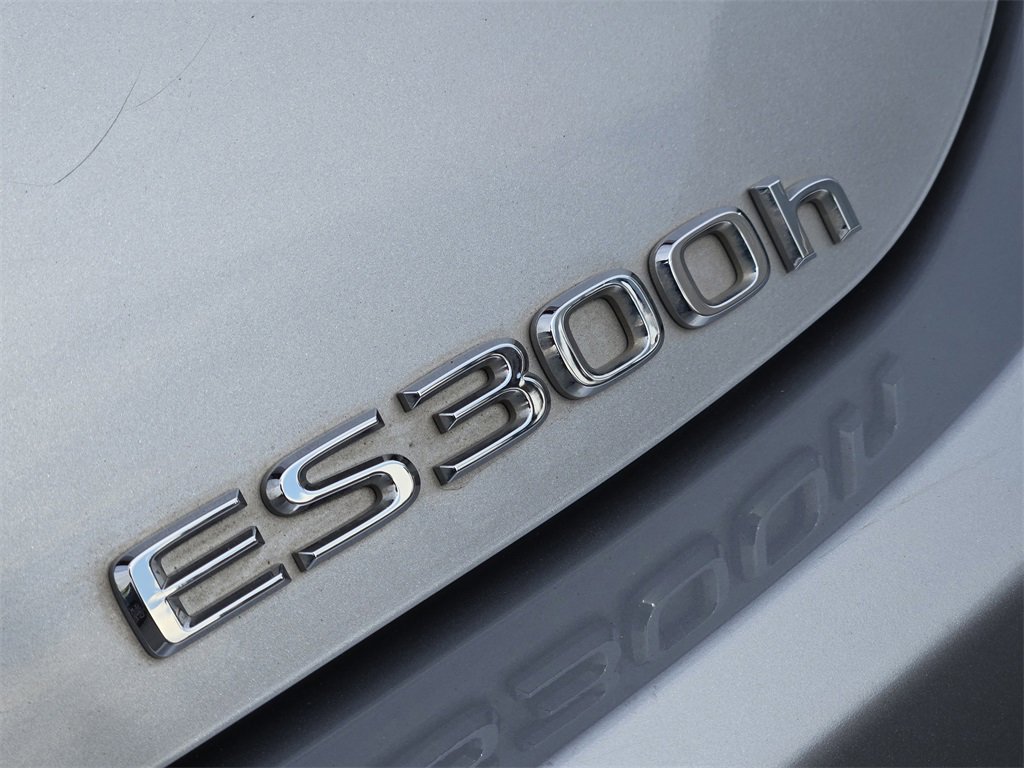 Used 2023 Lexus ES 300h F Sport image 11