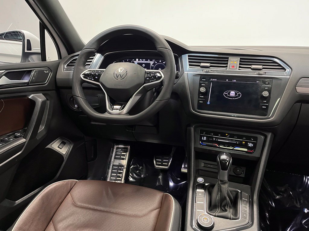 Used 2022 Volkswagen Tiguan SEL R-Line AWD/4WD image 18