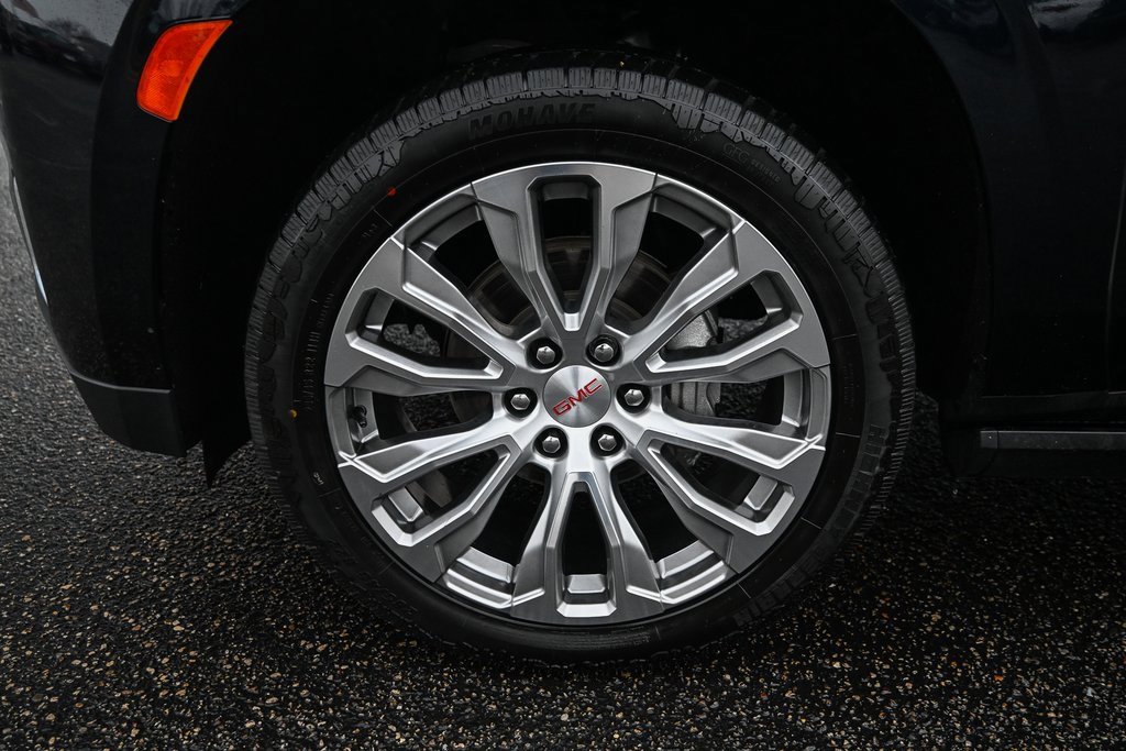 Used 2023 GMC Yukon XL Denali image 12